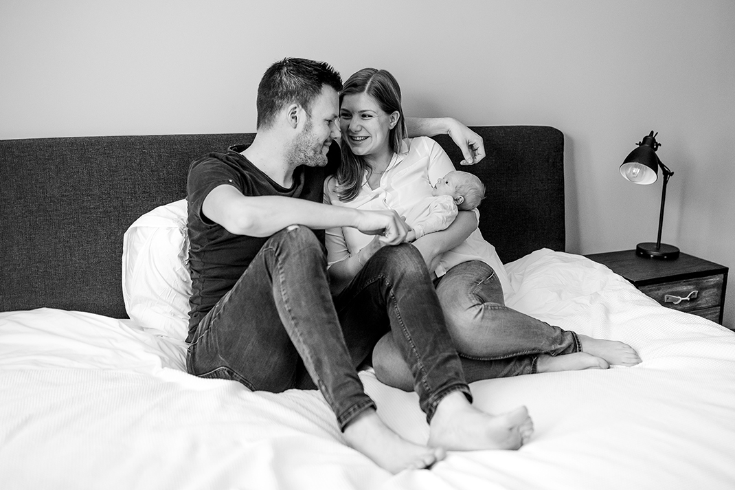 Lifestyle-Newborn-Fotografie-Deil-Geldermalsen-Beesd-Tiel-Utrecht-Gelderland-Brabant-Waardenburg-Baby-ongedwongen-