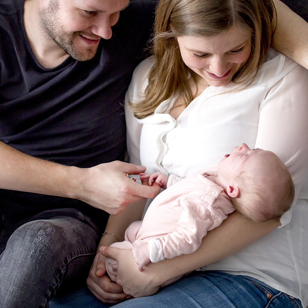 Lifestyle-Newborn-Fotografie-Deil-Geldermalsen-Beesd-Tiel-Utrecht-Gelderland-Brabant-Waardenburg-Baby-ongedwongen-