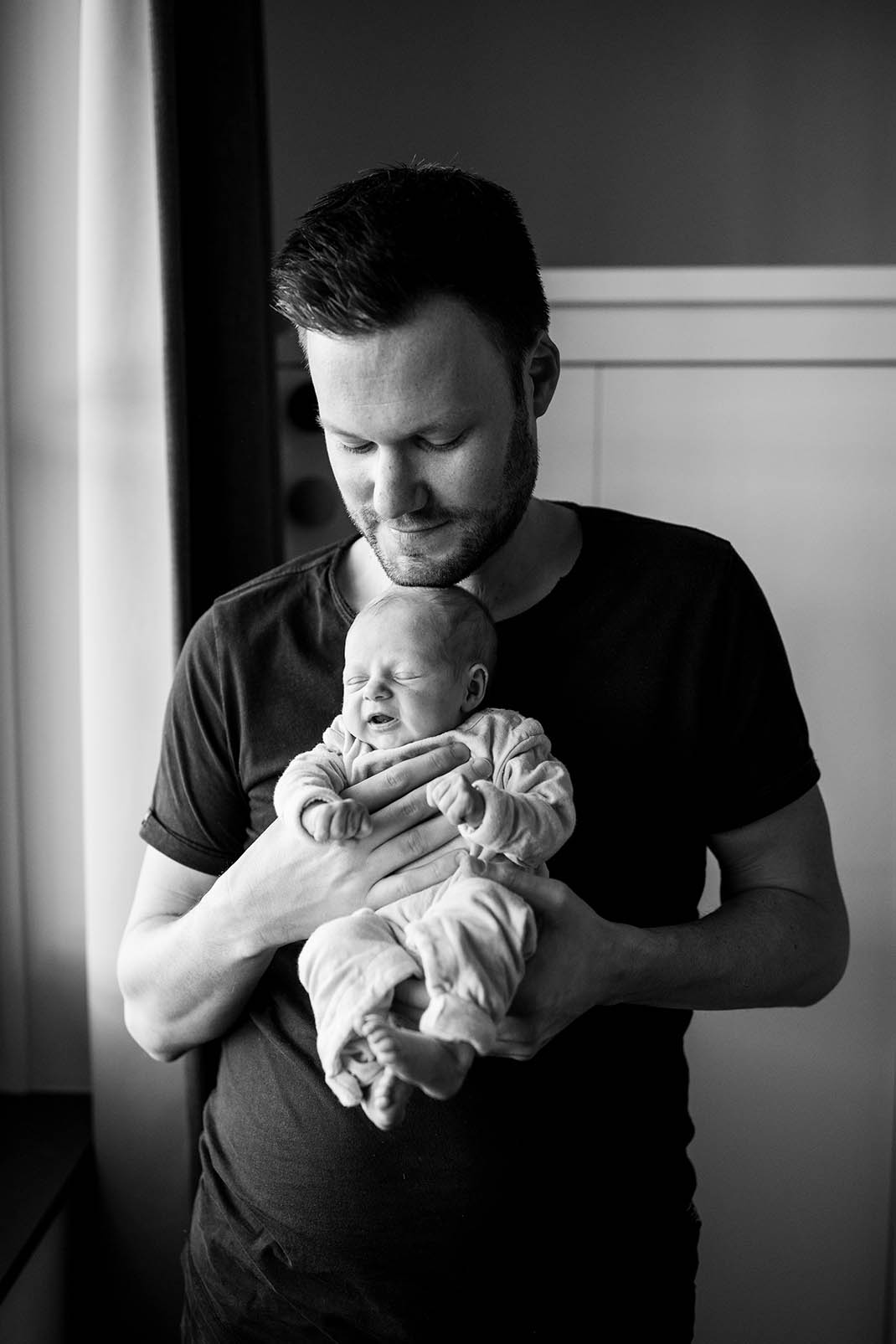 Lifestyle-Newborn-Fotografie-Deil-Geldermalsen-Beesd-Tiel-Utrecht-Gelderland-Brabant-Waardenburg-Baby-ongedwongen-