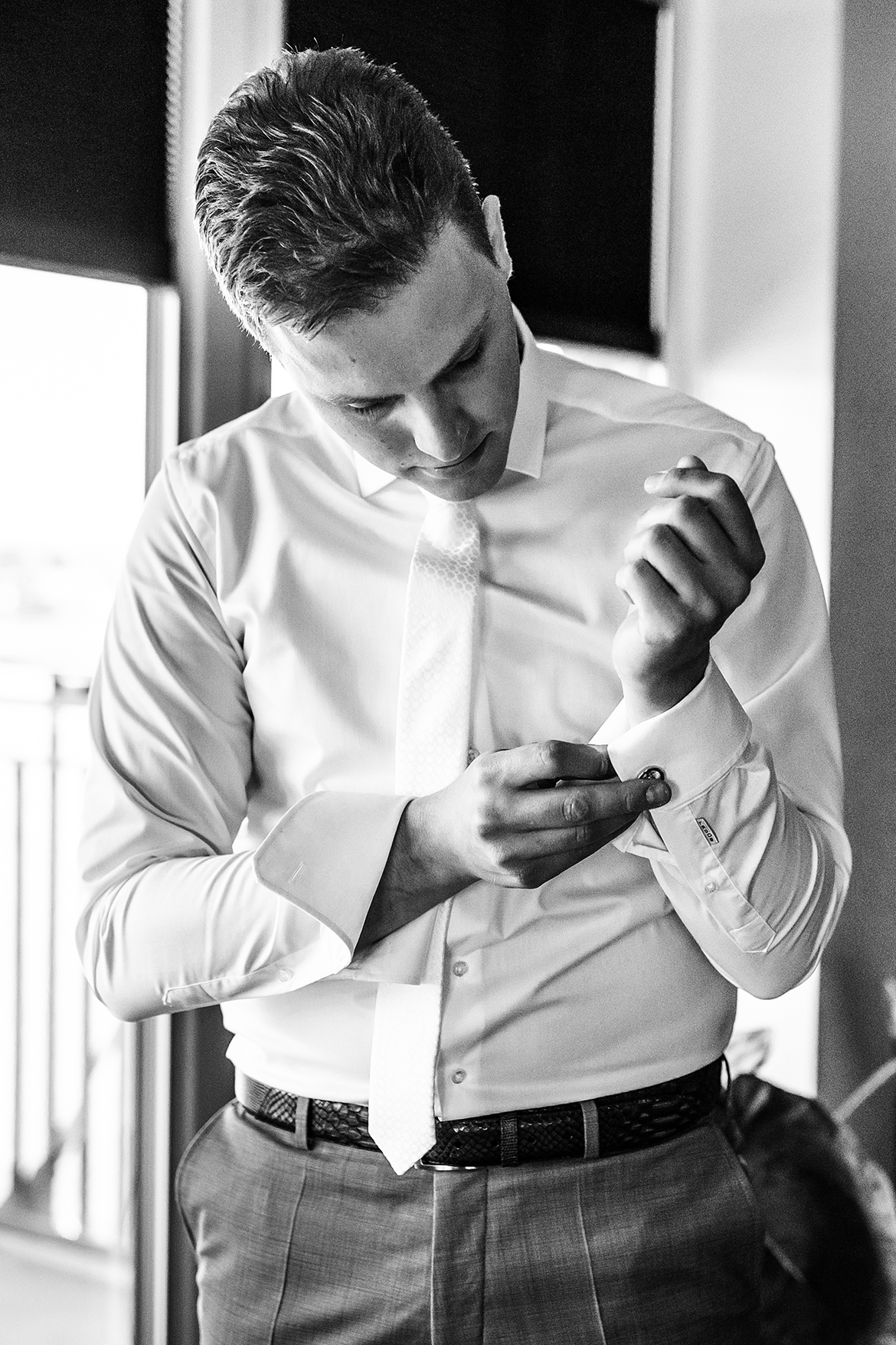 Bruidsfotografie-bruidsfotograaf-SleeuwijksKerkje-dordrecht-kinderdijk-bruidsreportage-trouwfotografie-bruid-bruidegom-coronabruiloft-corona-fotografie-trouwfotograaf