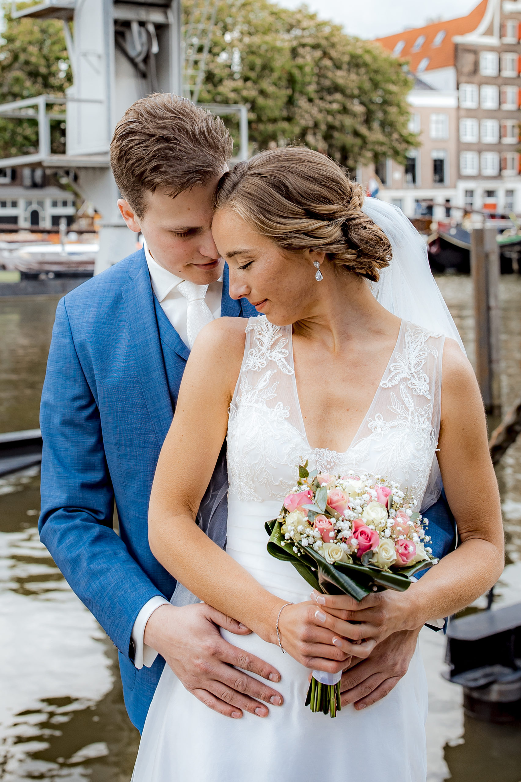 Bruidsfotografie-bruidsfotograaf-SleeuwijksKerkje-dordrecht-kinderdijk-bruidsreportage-trouwfotografie-bruid-bruidegom-coronabruiloft-corona-fotografie-trouwfotograaf