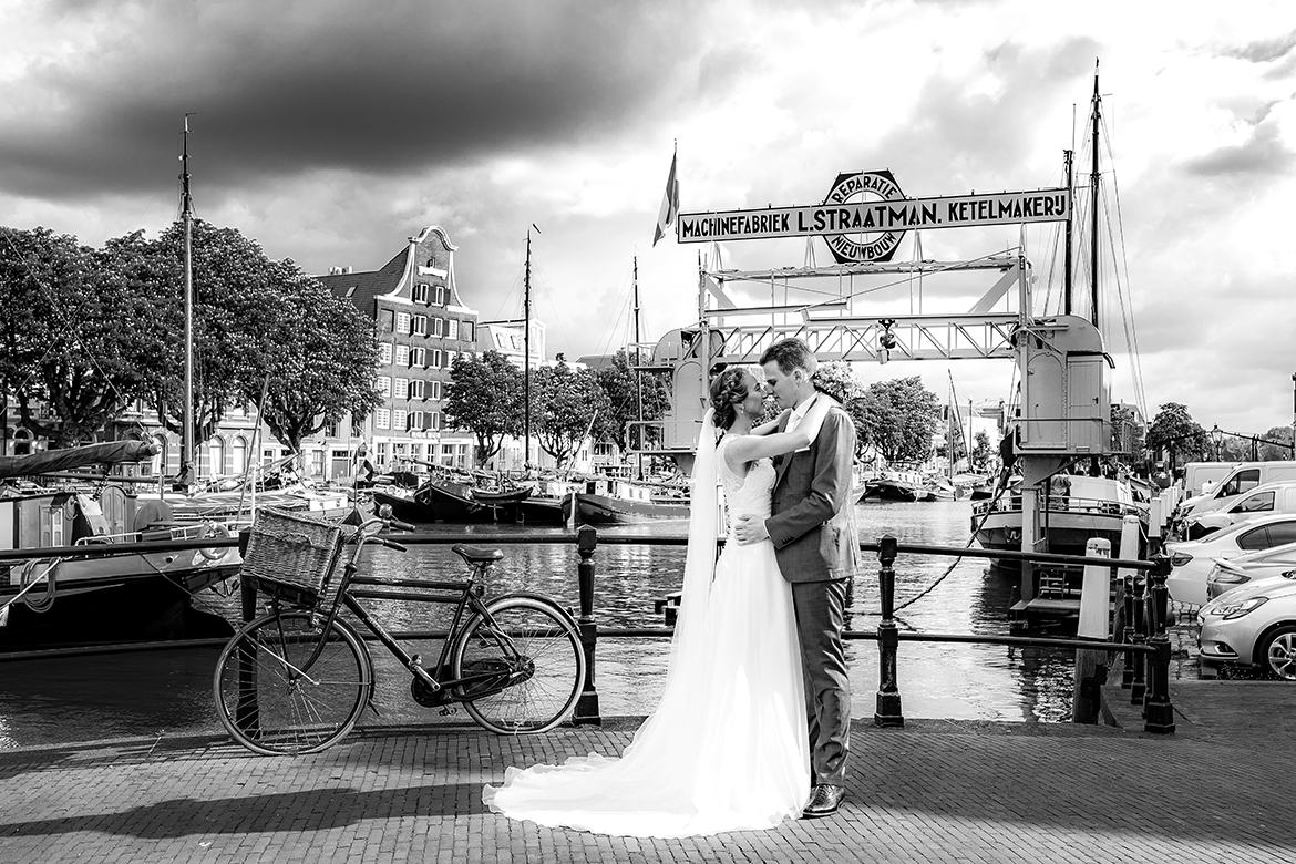 Bruidsfotografie-bruidsfotograaf-SleeuwijksKerkje-dordrecht-kinderdijk-bruidsreportage-trouwfotografie-bruid-bruidegom-coronabruiloft-corona-fotografie-trouwfotograaf