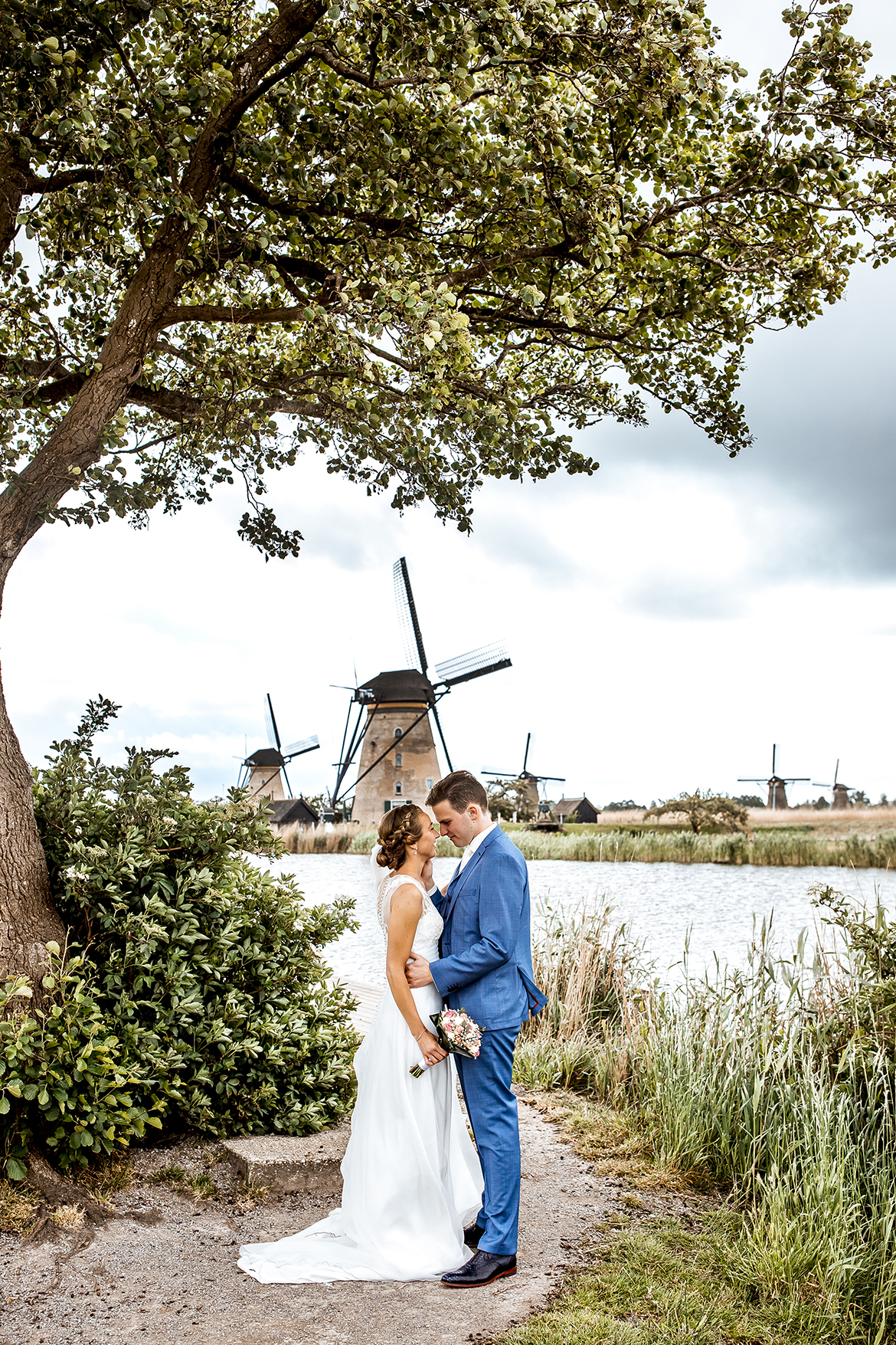 Bruidsfotografie-bruidsfotograaf-SleeuwijksKerkje-dordrecht-kinderdijk-bruidsreportage-trouwfotografie-bruid-bruidegom-coronabruiloft-corona-fotografie-trouwfotograaf
