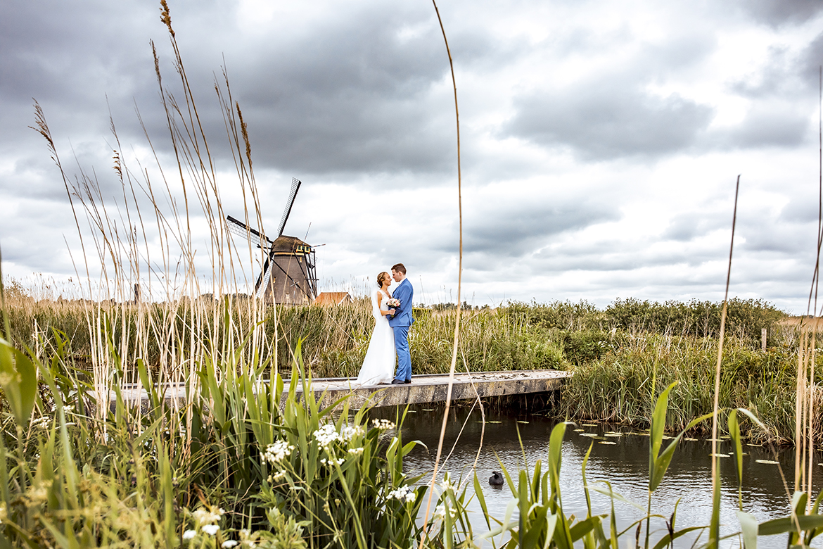 Bruidsfotografie-bruidsfotograaf-SleeuwijksKerkje-dordrecht-kinderdijk-bruidsreportage-trouwfotografie-bruid-bruidegom-coronabruiloft-corona-fotografie-trouwfotograaf