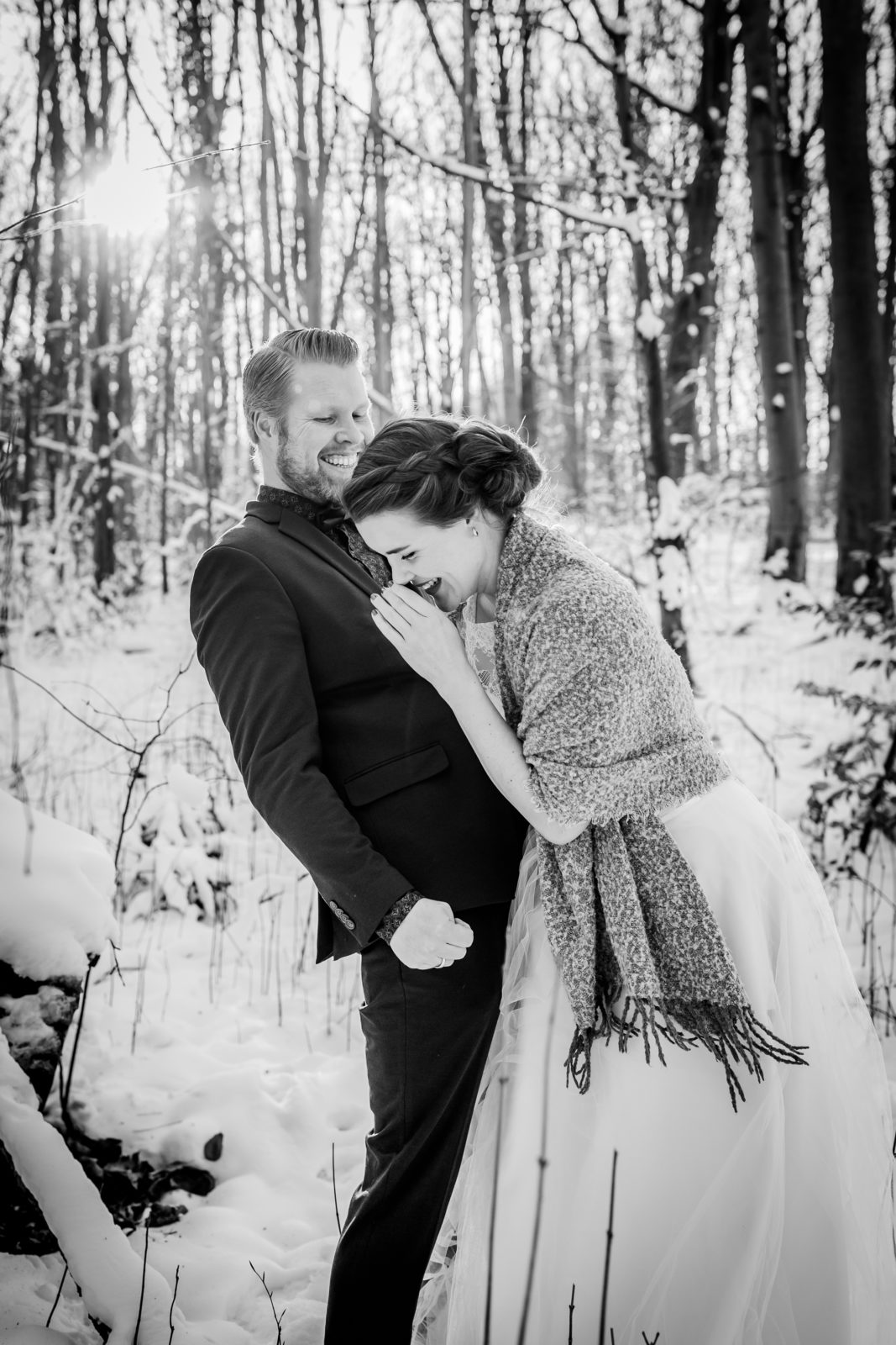 Bruidsfotografie-bruidsfotograaf-werkendam-fortaltena-fort-altena-bruidsreportage-trouwfotografie-bruid-bruidegom-coronabruiloft-corona-fotografie-trouwfotograaf-trouwenindesneeuw-winterwedding-sneeuwshoot-sneeuwfotoshoot-